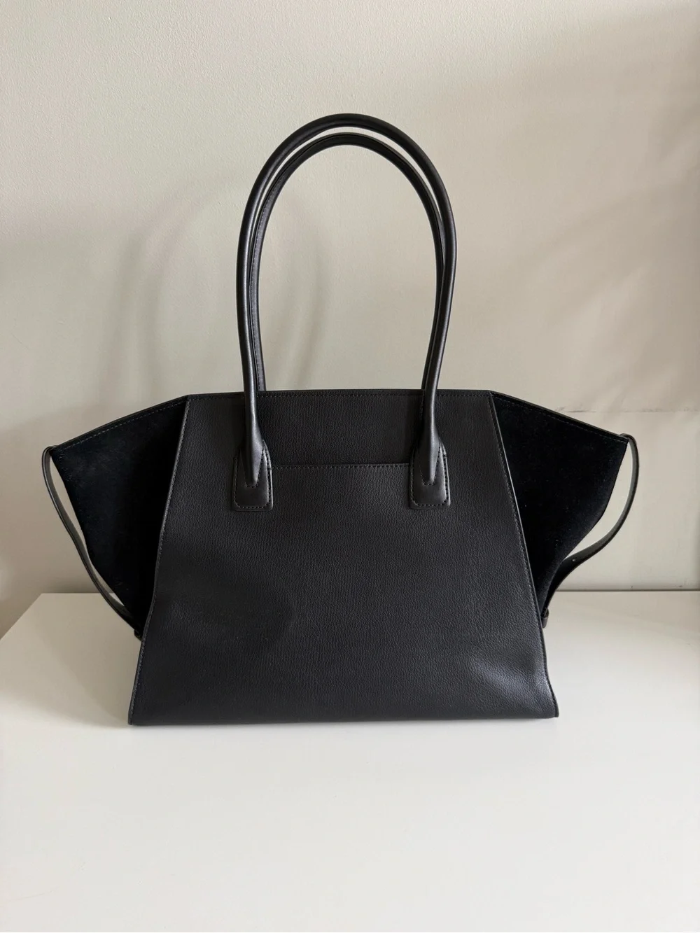 Michael Kors Avril Extra-Large Black Leather and Suede Tote Bag with Gold Logo - Picture 2 of 7